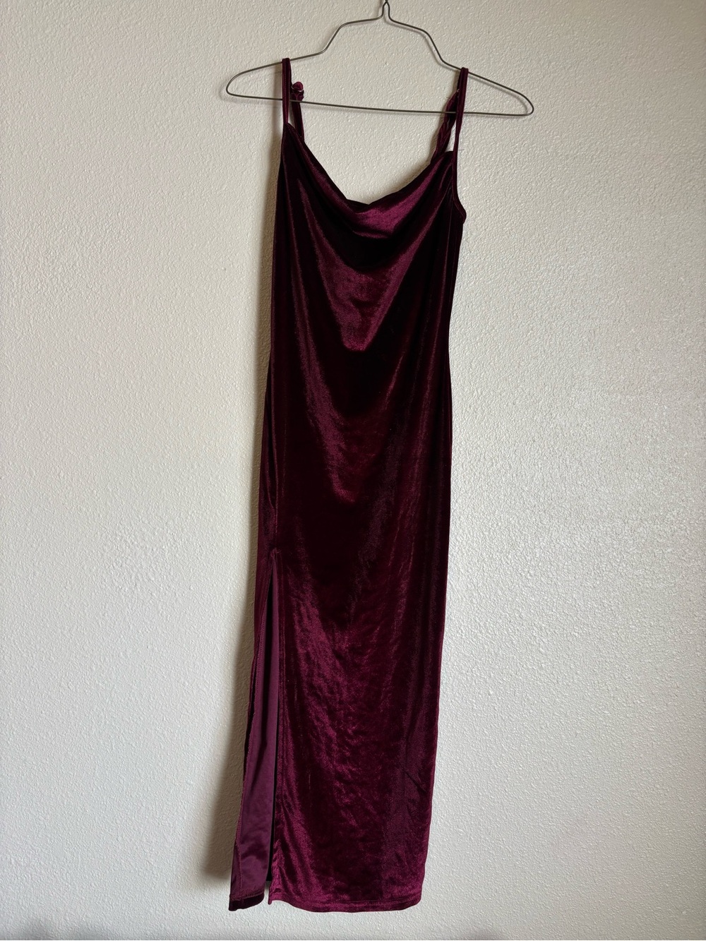 Women's Cowl Neck Velvet Midi Dress in Burgundy